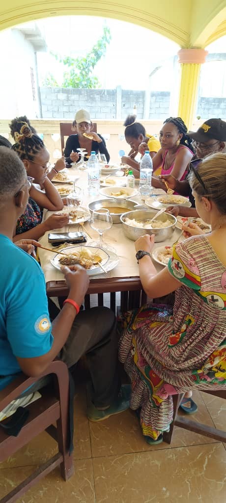 Repas visite centre d accueil des enfants dona5